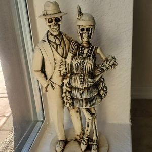 Day of the Dead / Dia de Los Muertos Skeleton Couple Figurine 8 1/2" tall